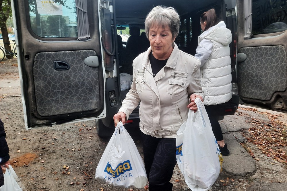 Жителі Нікополя отримали продуктові набори 12