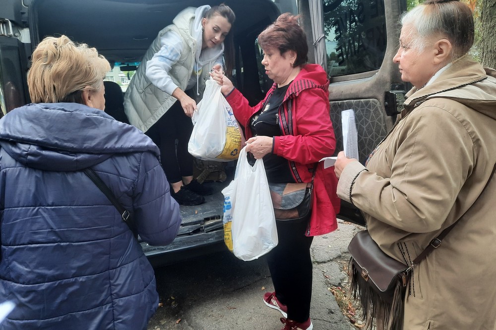 Жителі Нікополя отримали продуктові набори 13