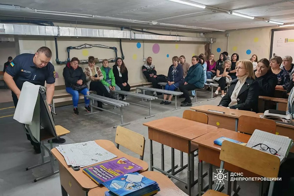 Жителів Покрова  навчали правилам мінної та пожежної безпеки 2