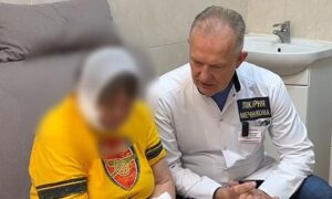Вижила після пострілу в обличчя, але окупанти вбили усю сім’ю: у Дніпрі рятують Ольгу зі Званівки (відео)