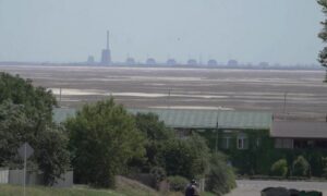 Навмисно б’ють по мирних, аби вигнати з дому: обстріли Нікопольщини в ООН визнали злочином проти людяності 2 Ворожі обстріли Нікопольщини в ООН визнали злочином проти людяності. Така ж ситуація на Херсонщині і Миколаївщині, які теж знаходяться під постійними атаками армії РФ, що б’є з лівого берега Дніпра.