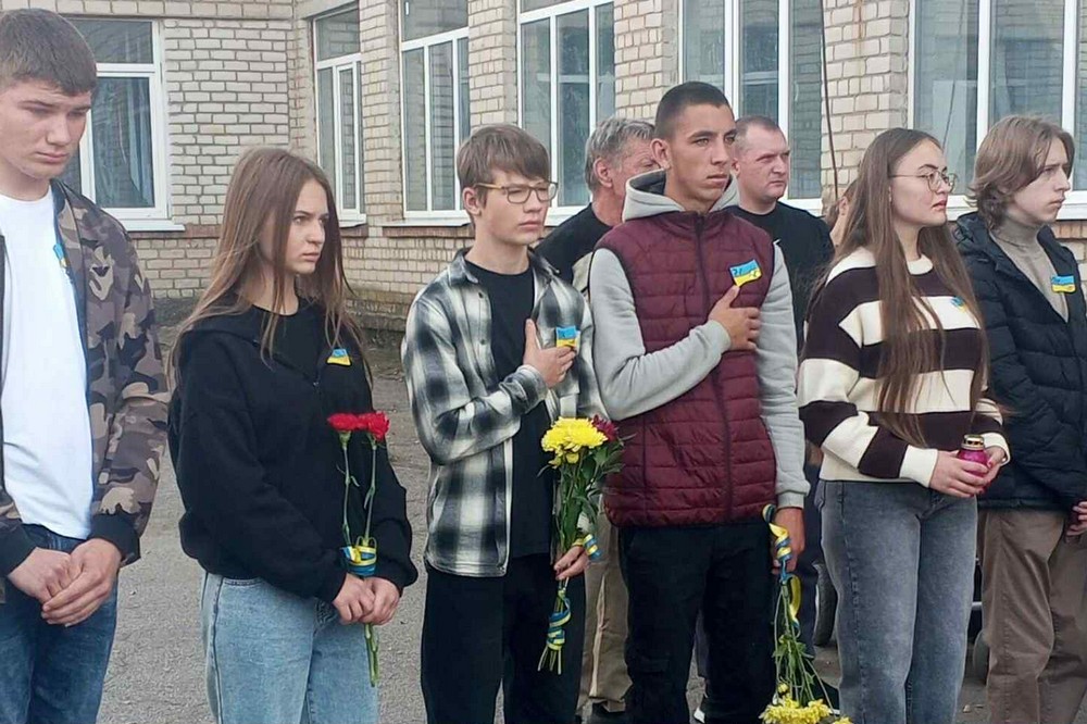 на Нікопольщині сьогодні відкрили меморіальну дошку на честь захисника Юрія Рожевського 3