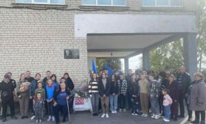 на Нікопольщині сьогодні відкрили меморіальну дошку на честь захисника Юрія Рожевського 6