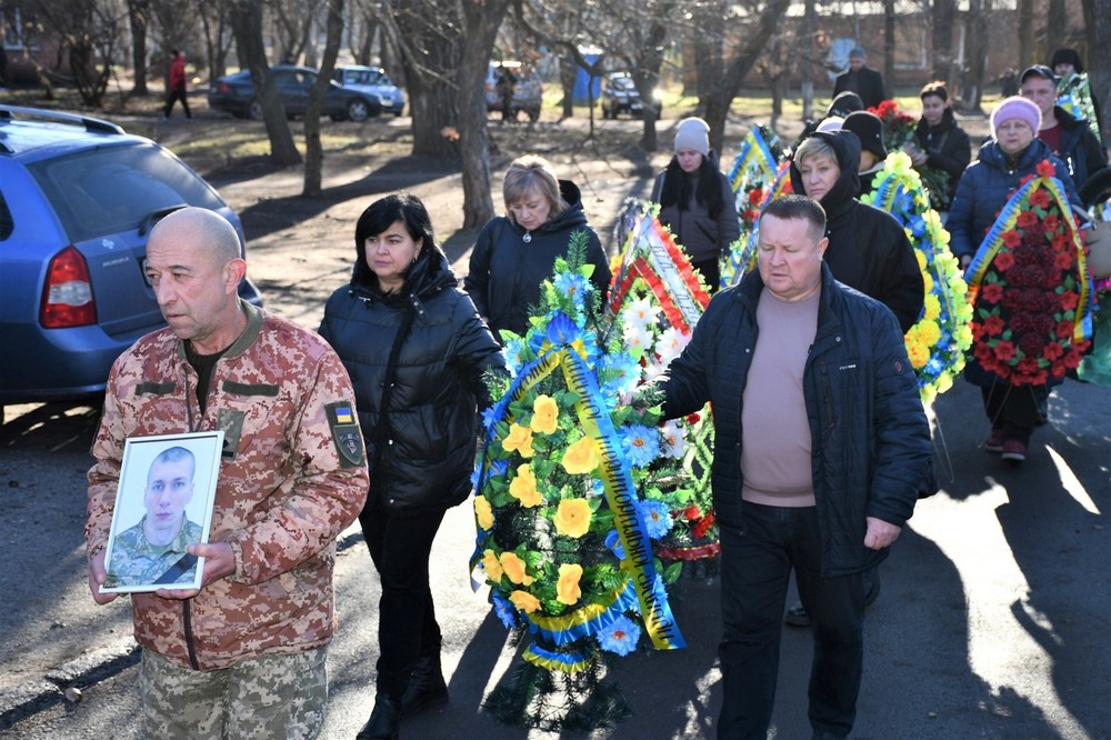 Вбиті росією мешканці Нікопольщини. Захисник з Нікополя Віталій Каражов загинув 13 жовтня 2023 року. Тож сьогодні річниця його смерті, і ми вшановуємо пам’ять Героя!