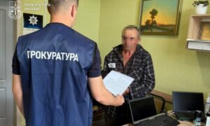 Кинув гранату на подвір’я сусідів, вбив жінку і поранив 4 людей, у тому числі дитину: на Дніпропетровщині судитимуть чоловіка