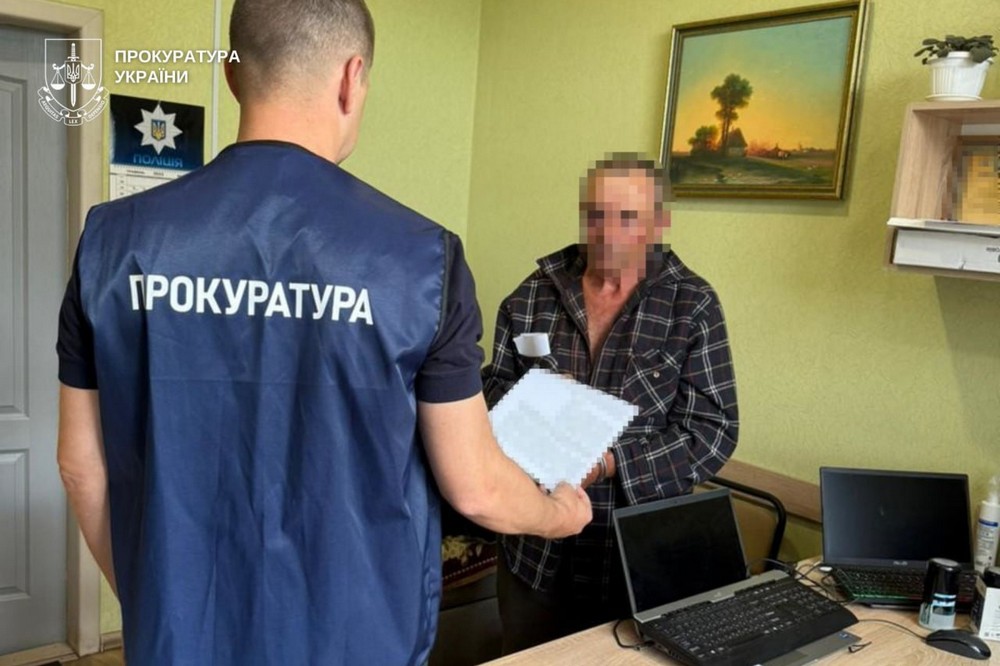 Кинув гранату на подвір’я сусідів, вбив жінку і поранив 4 людей, у тому числі дитину: на Дніпропетровщині судитимуть чоловіка