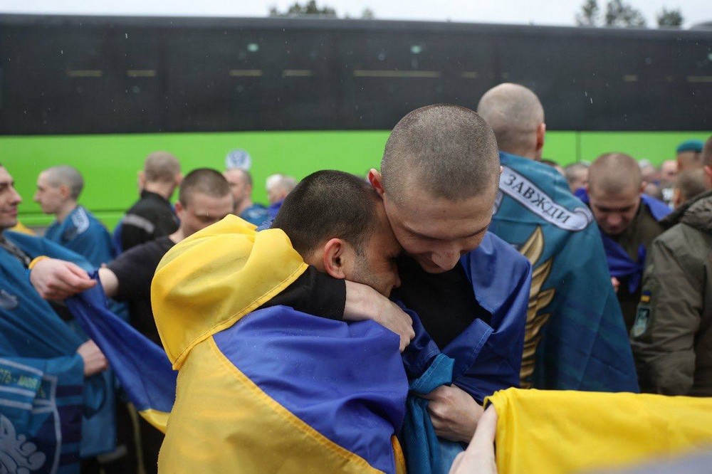 З ворожого полону сьогодні повернулися 11 мешканців Дніпропетровщини (фото)