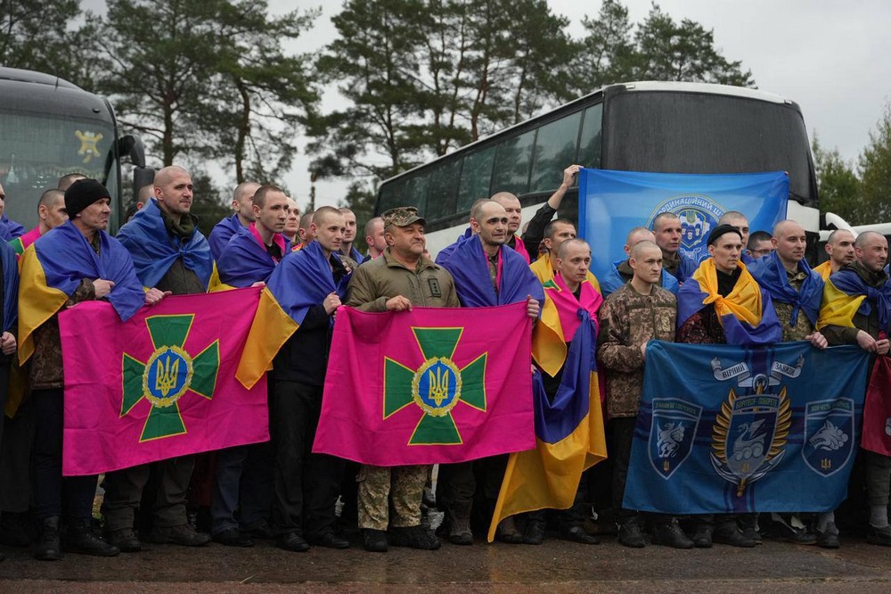 З ворожого полону сьогодні повернулися 11 мешканців Дніпропетровщини (фото)