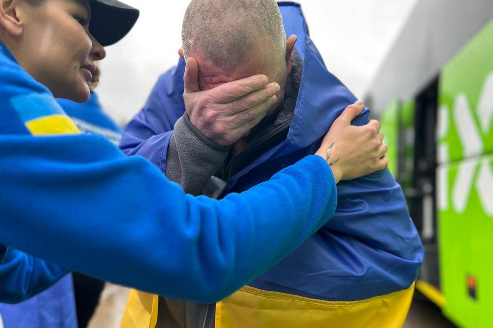 З ворожого полону сьогодні повернулися 11 мешканців Дніпропетровщини (фото)