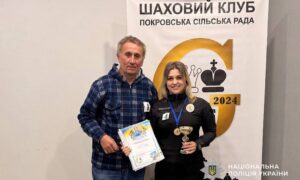 Перше місце у старшої інспекторки з комунікацій! Поліцейські Нікопольщини долучилися до шахових змагань