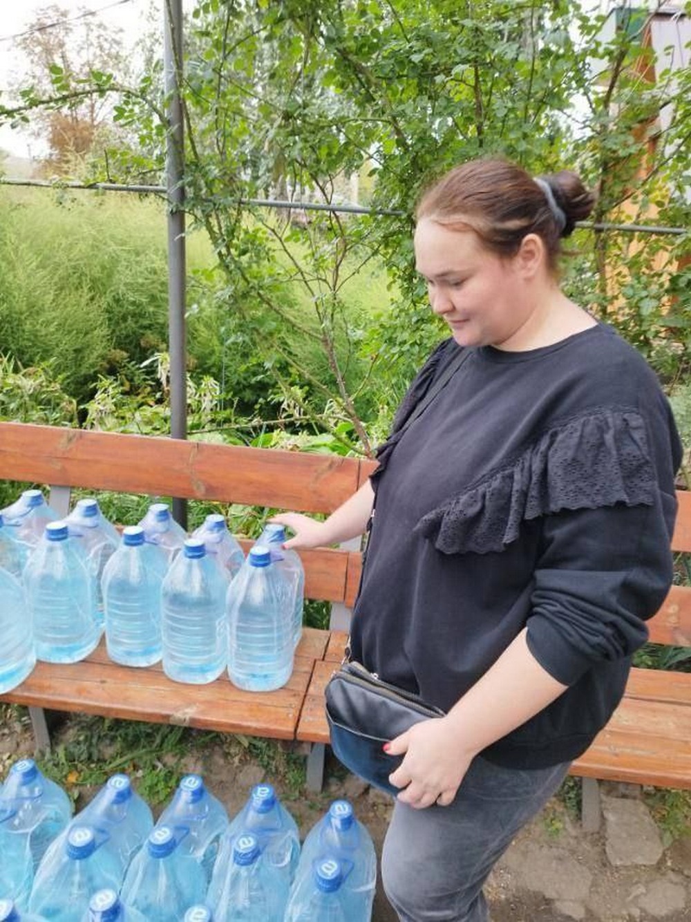 Мешканцям Марганецької громади роздали воду: фото