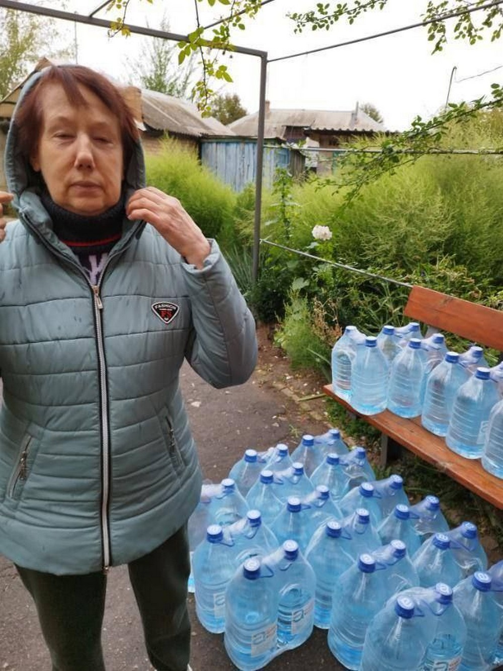 Мешканцям Марганецької громади роздали воду: фото