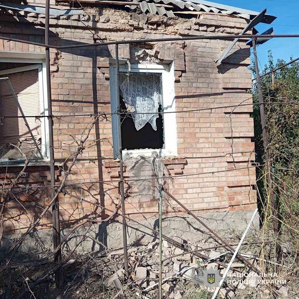 Побито магазин і будинки: про наслідки обстрілів Нікопольщини, Дніпра та району і Синельниківщини розповіли у поліції