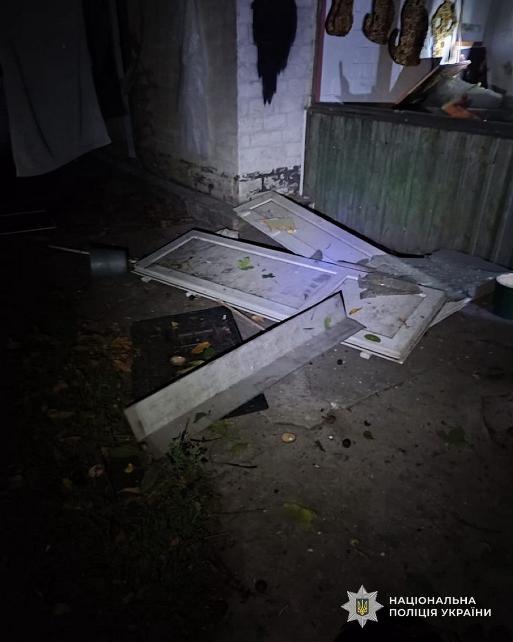 Побито магазин і будинки: про наслідки обстрілів Нікопольщини, Дніпра та району і Синельниківщини розповіли у поліції