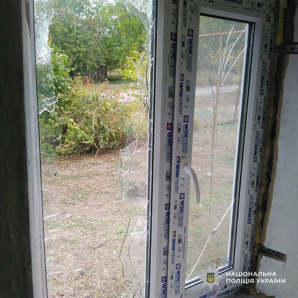 Побито магазин і будинки: про наслідки обстрілів Нікопольщини, Дніпра та району і Синельниківщини розповіли у поліції