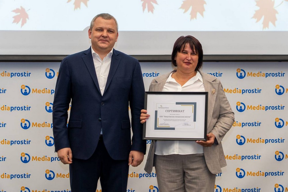 Микола Лукашук зустрівся з освітянами області: фото
