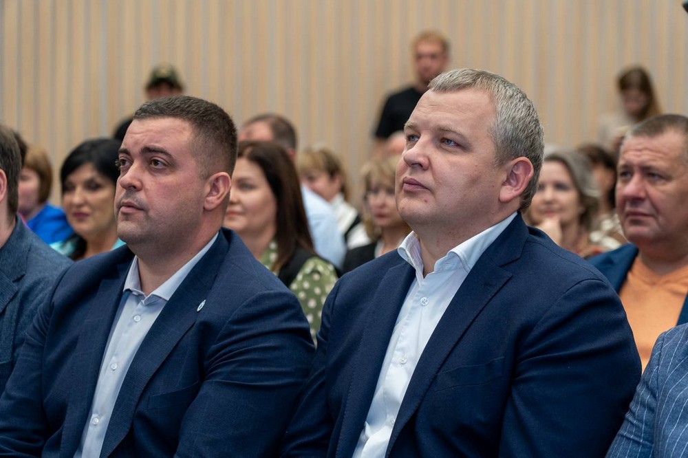 Микола Лукашук зустрівся з освітянами області: фото