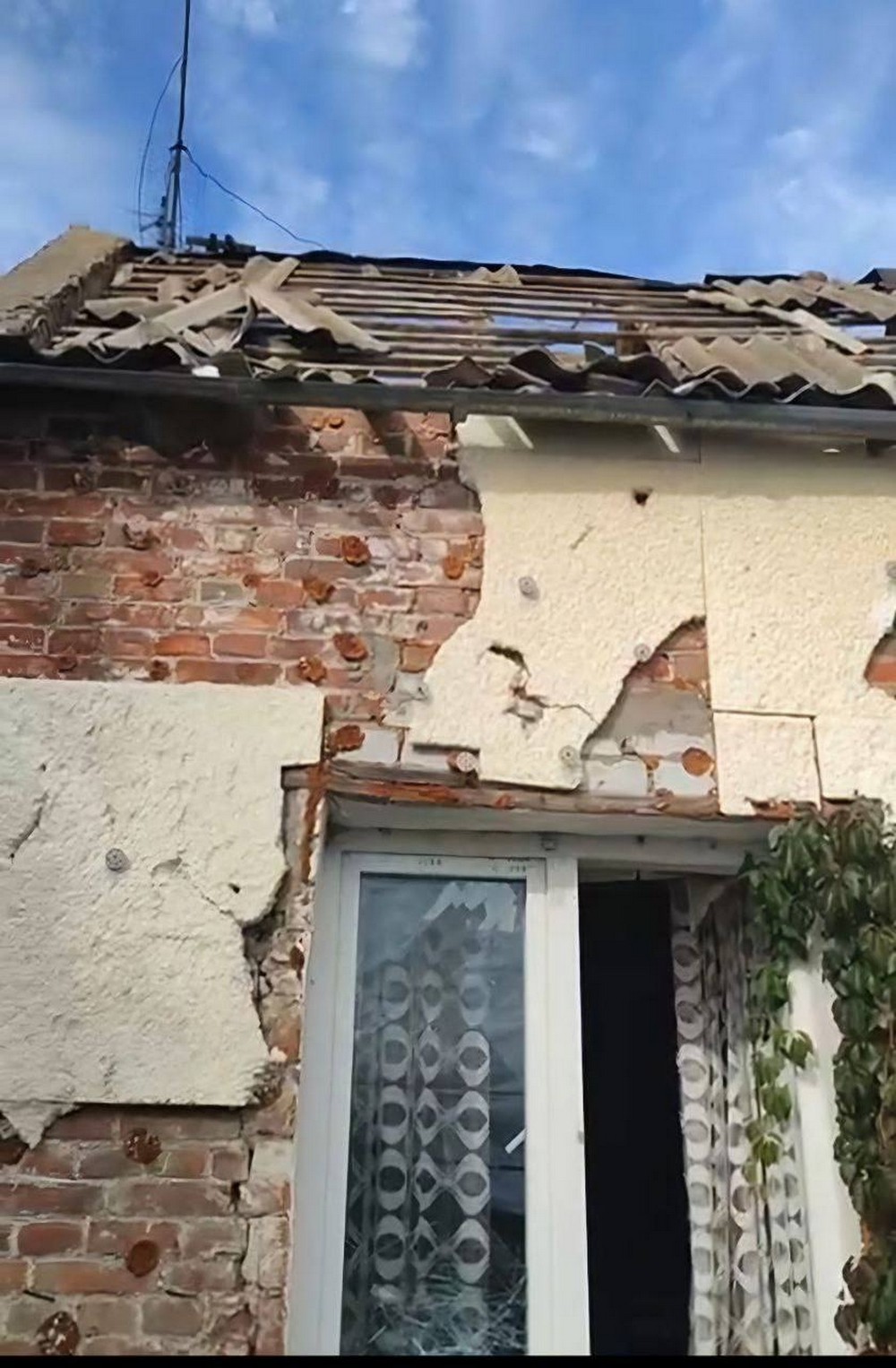 Ворог бив по Нікополю з РСЗВ сьогодні, під обстрілами були ще чотири громади району - є руйнування (фото)