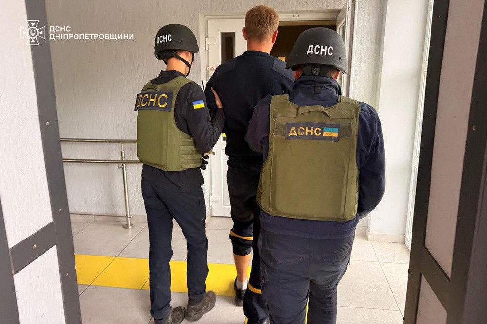 У Нікополі ворог прицільно обстріляв підрозділ ДСНС: фото