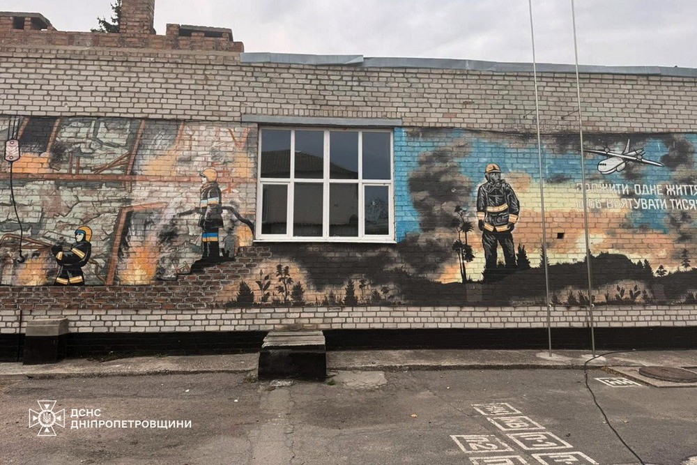 У Нікополі ворог прицільно обстріляв підрозділ ДСНС: фото