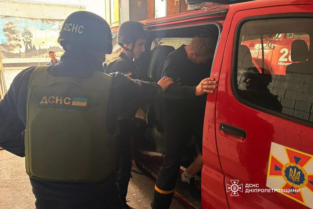 У Нікополі ворог прицільно обстріляв підрозділ ДСНС: фото