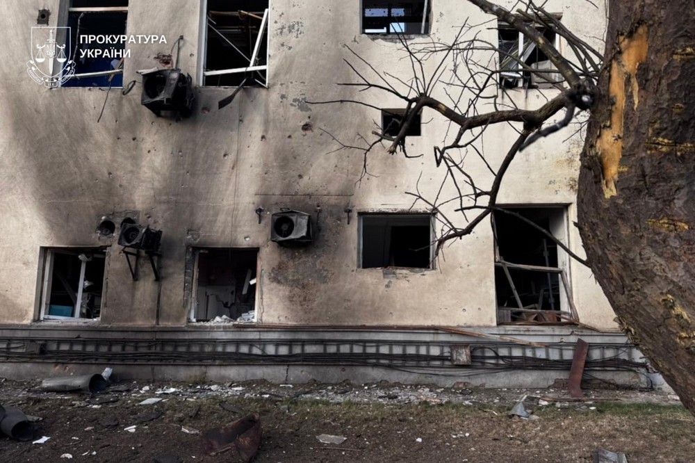 «Градом» по Нікопольщині і бомбами по Зеленодольській громаді: 5 поранених і руйнування – подробиці від прокуратури (фото)