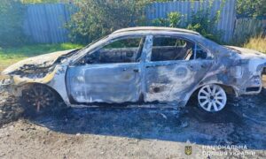 Вдарили по будівлі ДСНС у Нікополі, обстріляли авто з людьми у Марганці: поліція про наслідки обстрілів Дніпропетровщини за добу (фото)
