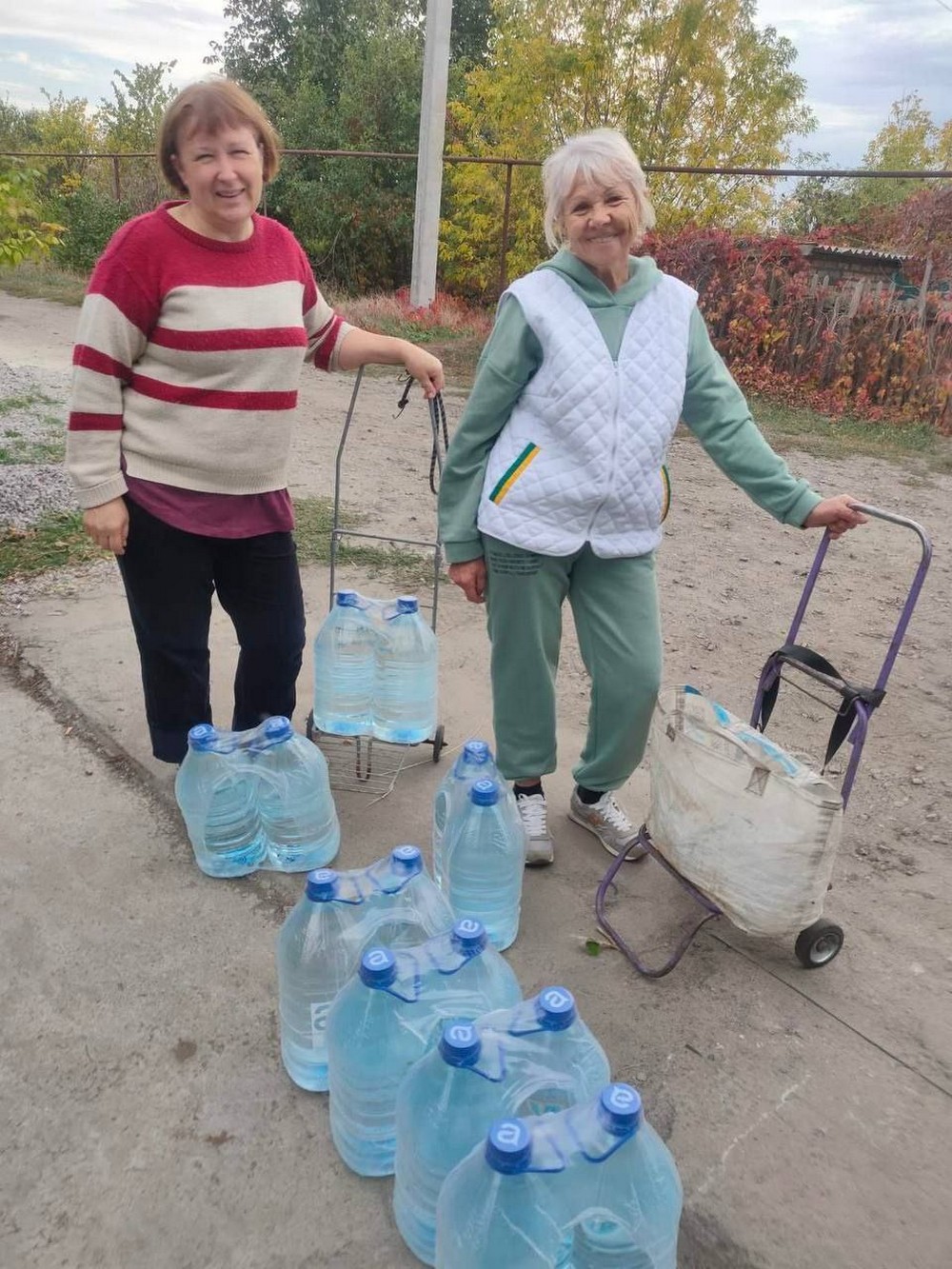 Мешканцям Марганецької громади видали гуманітарну допомогу: фото