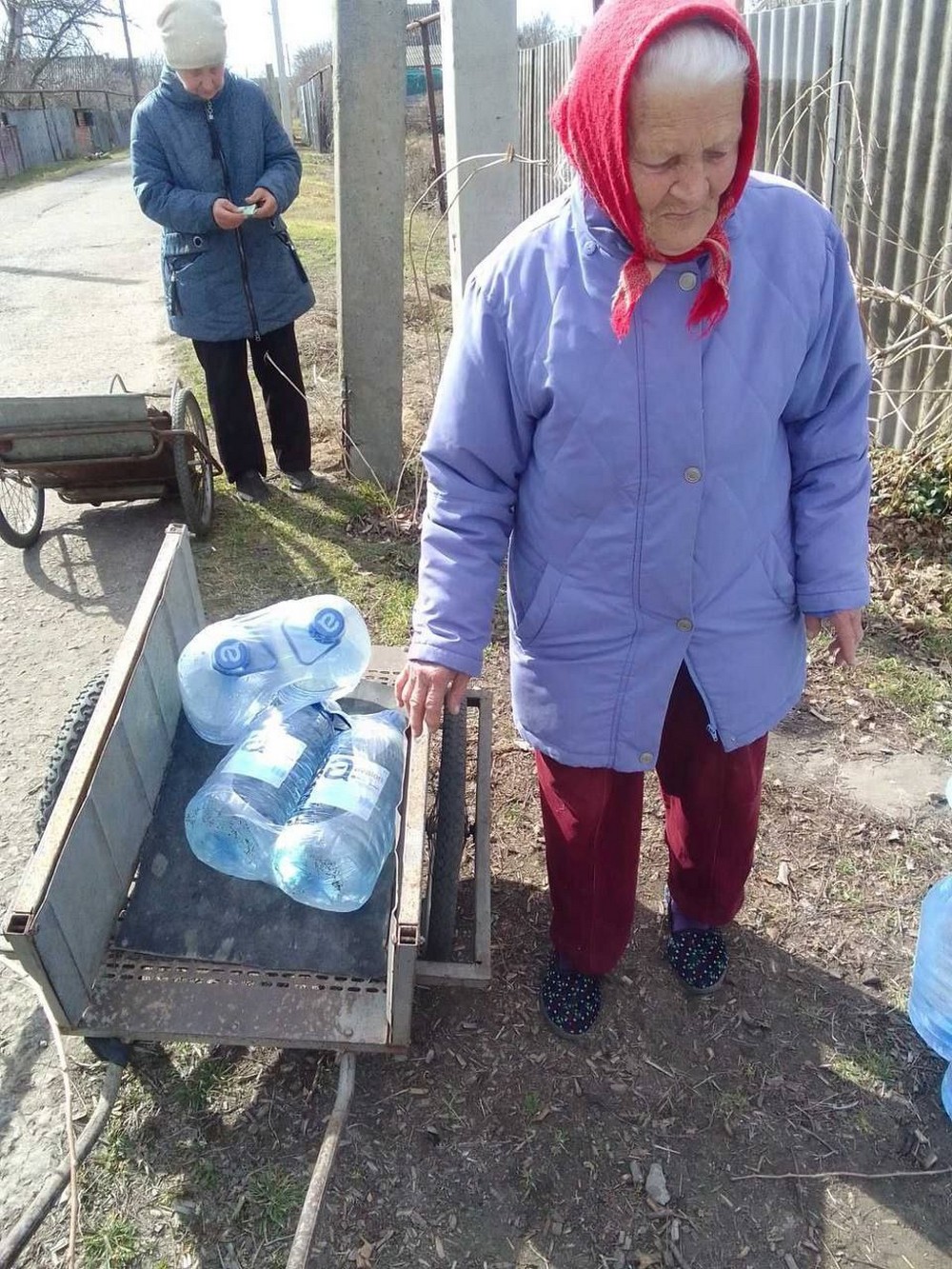 Мешканцям Марганецької громади видали гуманітарну допомогу: фото