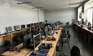 Представлялися правоохоронцями і працівниками служби безпеки: на Дніпропетровщині припинили діяльність 4 шахрайських кол-центрів