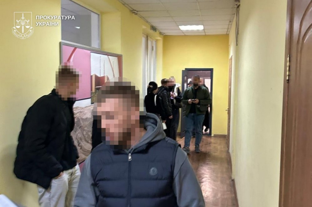 Представлялися правоохоронцями і працівниками служби безпеки: на Дніпропетровщині припинили діяльність 4 шахрайських кол-центрів