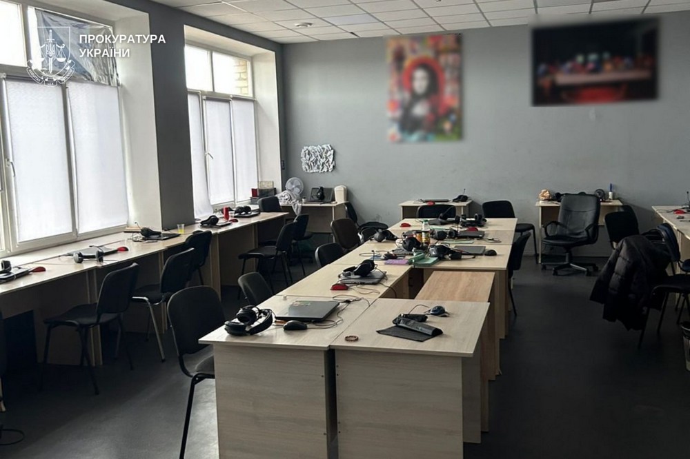 Представлялися правоохоронцями і працівниками служби безпеки: на Дніпропетровщині припинили діяльність 4 шахрайських кол-центрів