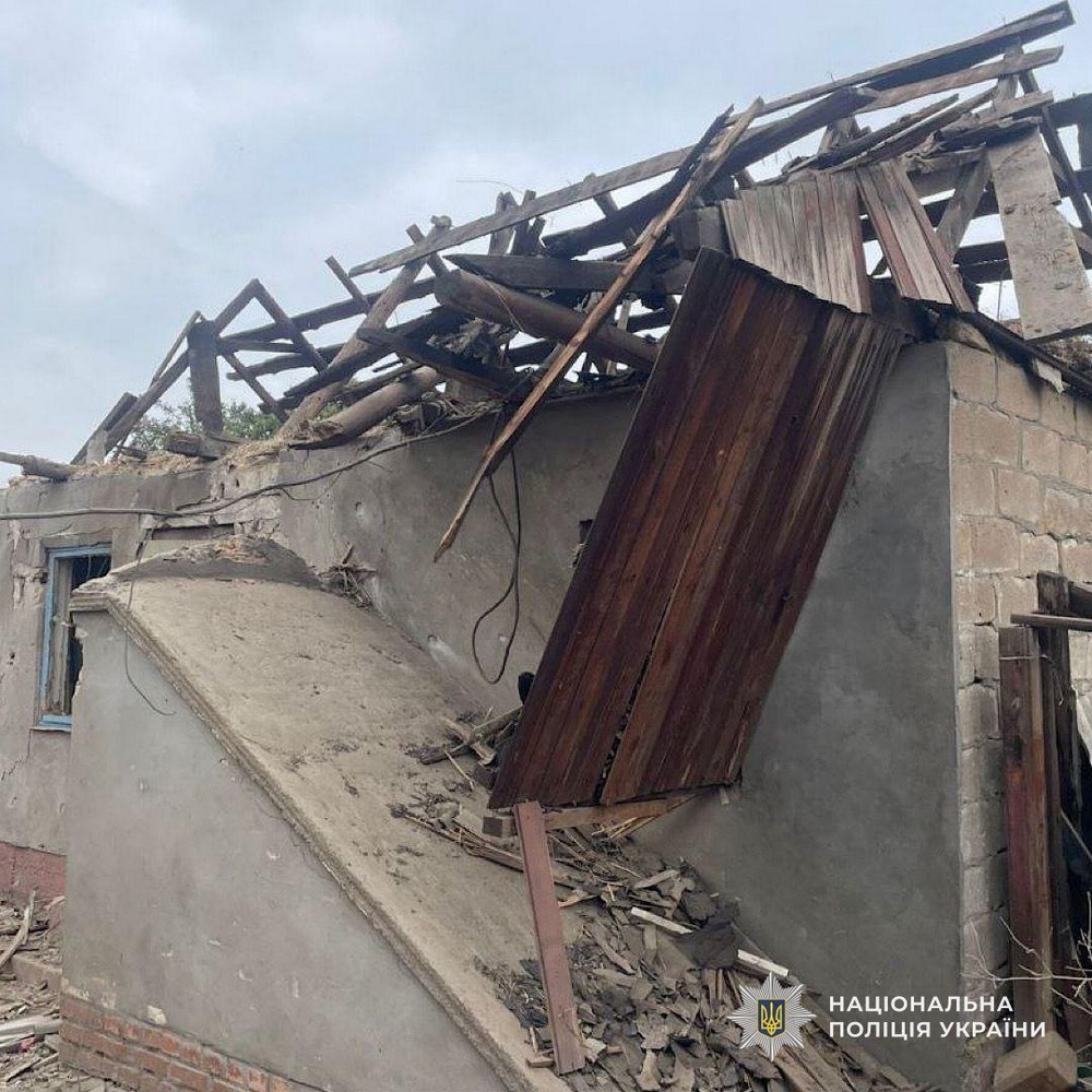 Наслідки обстрілів Нікополя і району: фото
