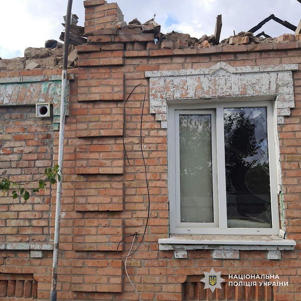 Наслідки обстрілів Нікополя і району: фото