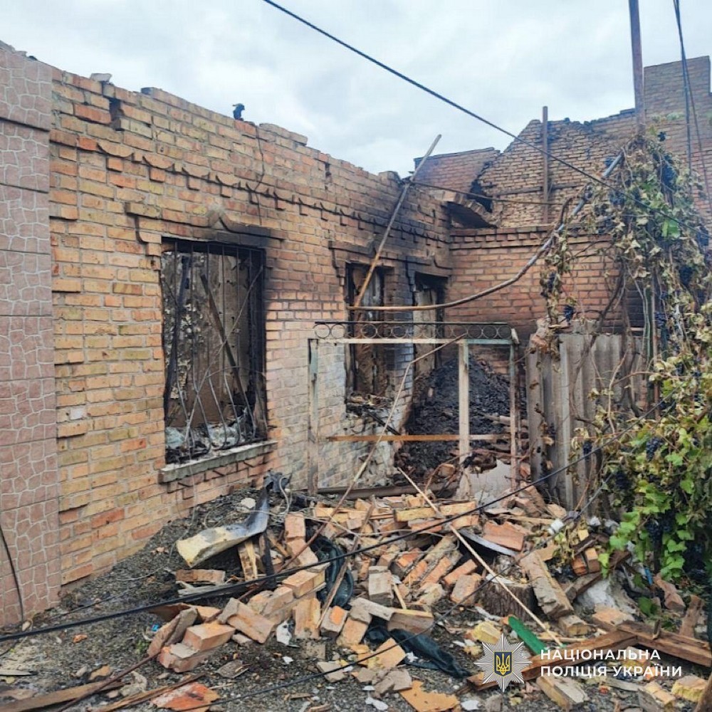 Наслідки обстрілів Нікополя і району: фото
