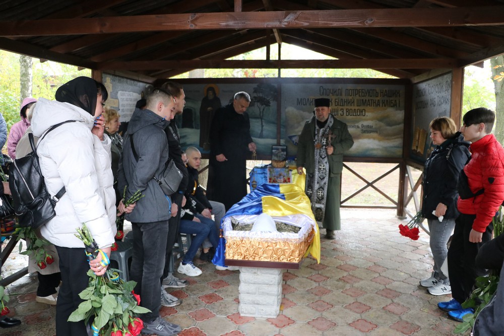 Нікополь сьогодні провів в останню путь полеглого Героя: фото