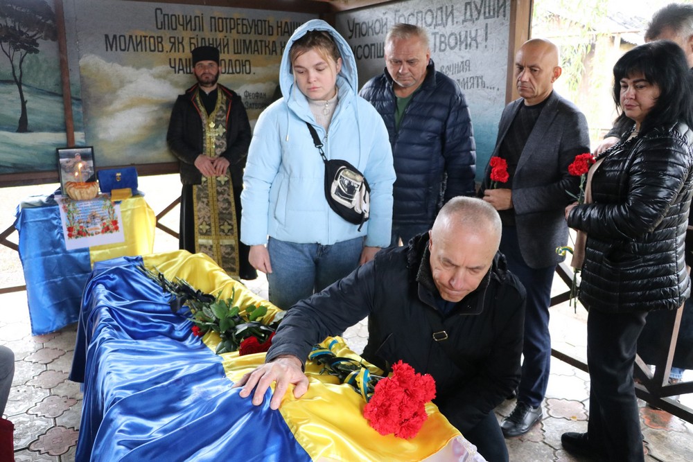 Нікополь сьогодні провів в останню путь полеглого Героя: фото