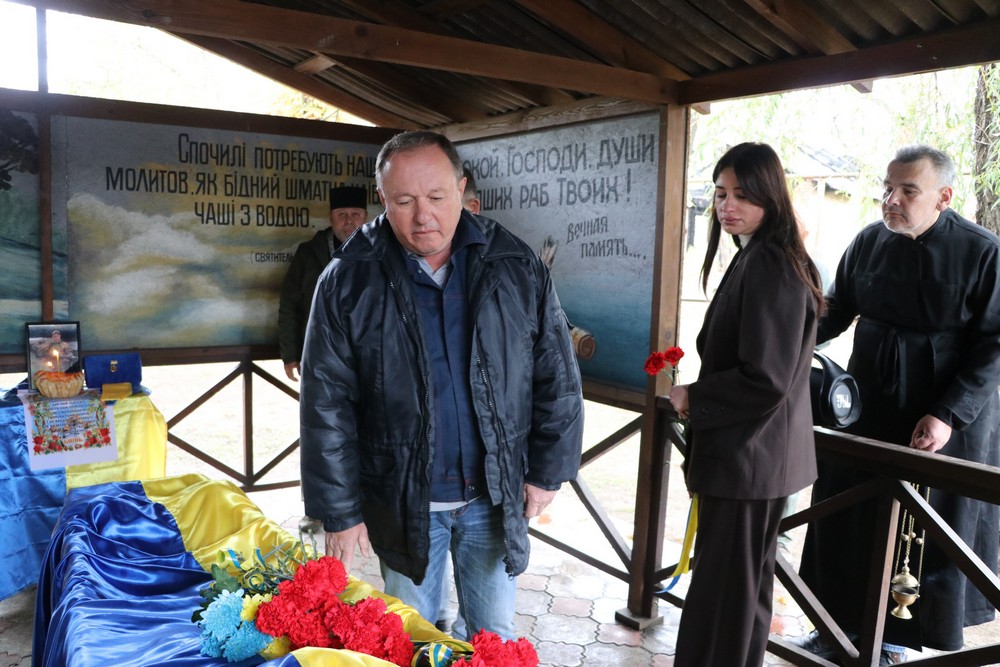 Нікополь сьогодні провів в останню путь полеглого Героя: фото