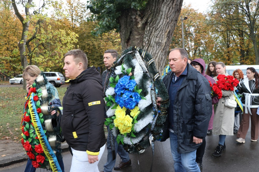 Нікополь сьогодні провів в останню путь полеглого Героя: фото