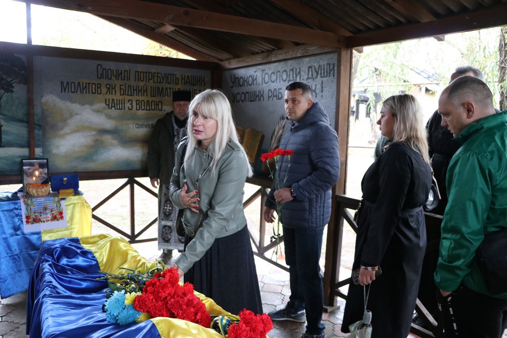 Нікополь сьогодні провів в останню путь полеглого Героя: фото