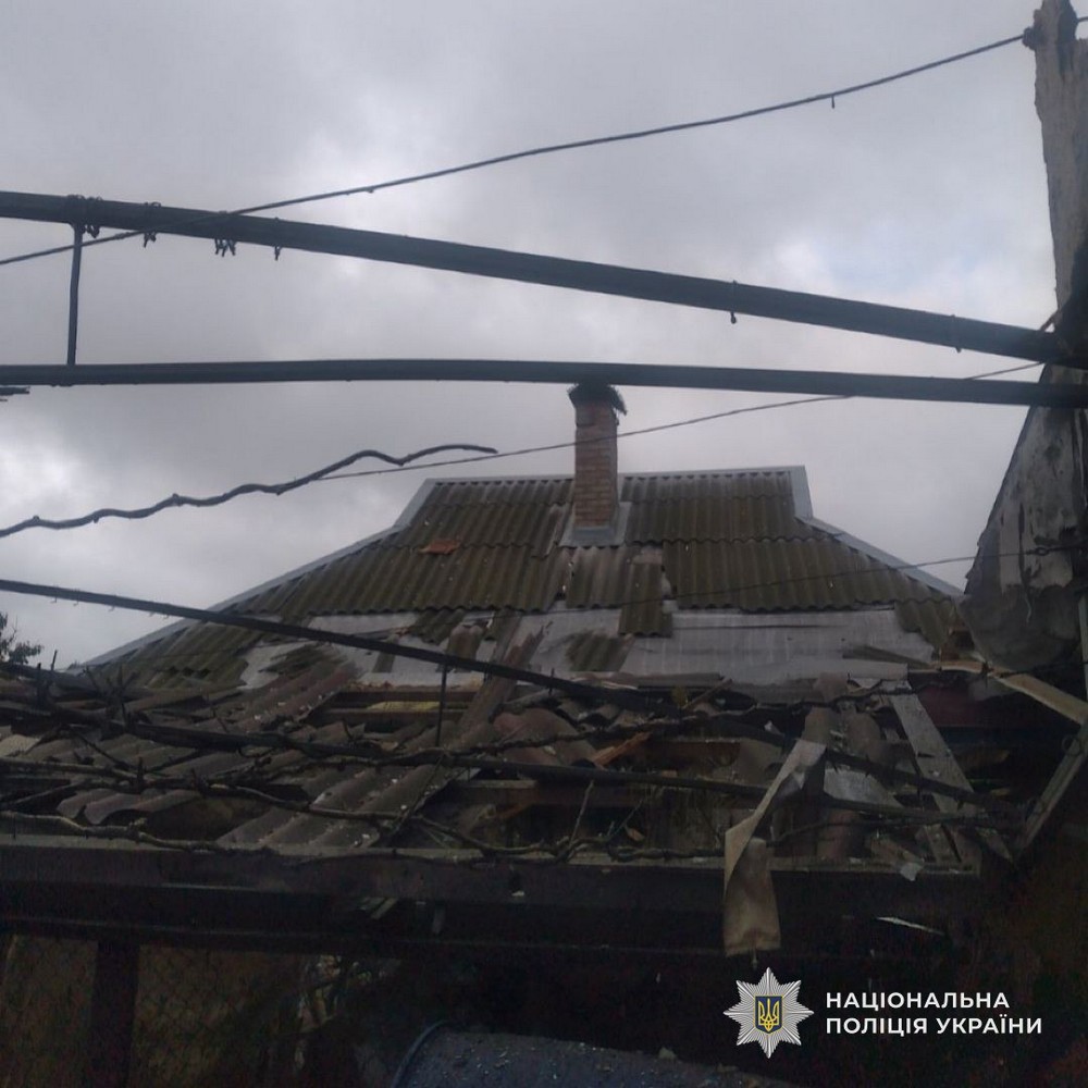 Двоє вбитих і троє поранених: про наслідки обстрілів Нікопольщини і Синельниківщини розповіли у поліції