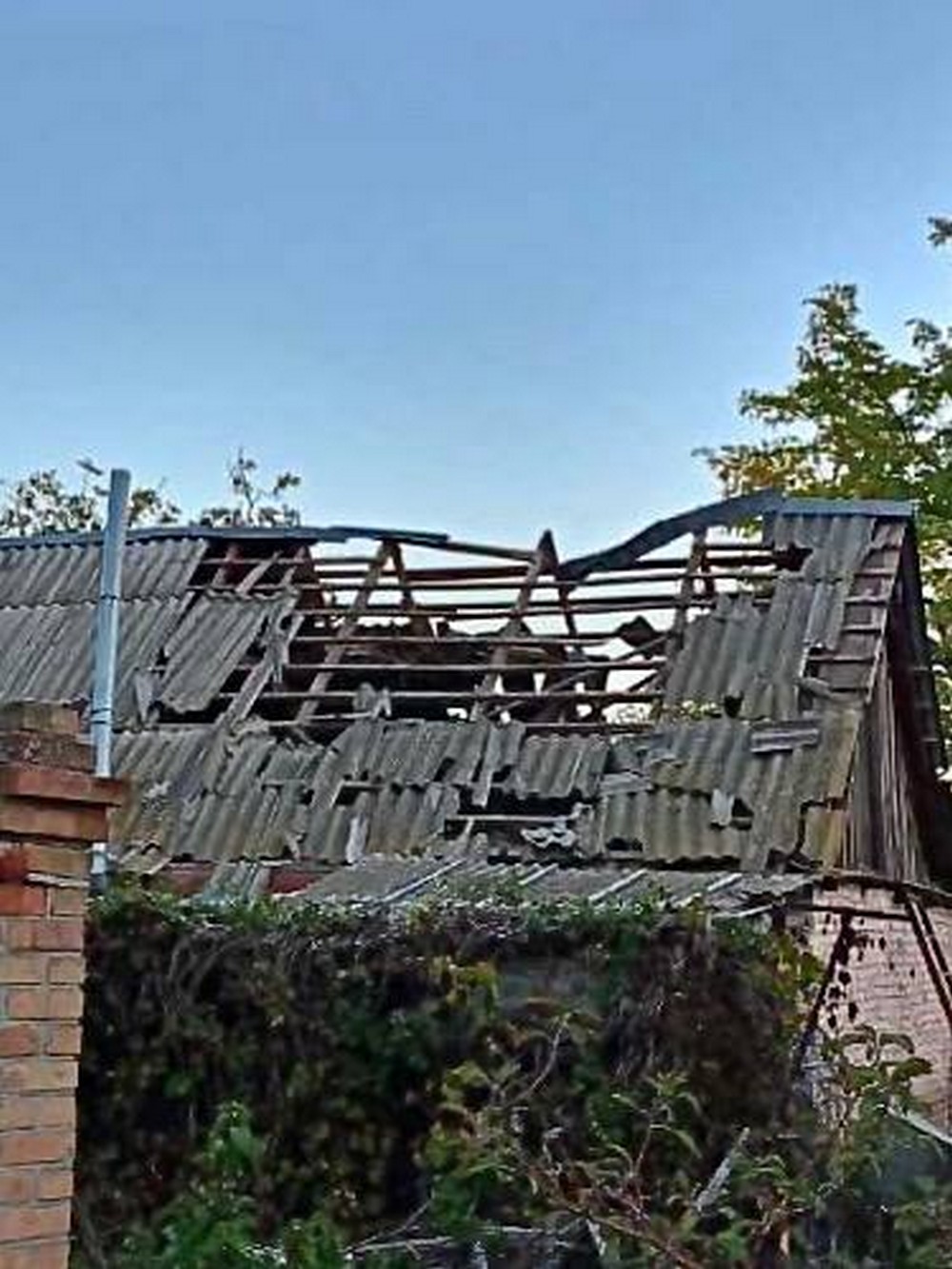 Ворог атакував Нікопольщину і скинув КАБи на Синельниківщину: двоє постраждалих, є руйнування