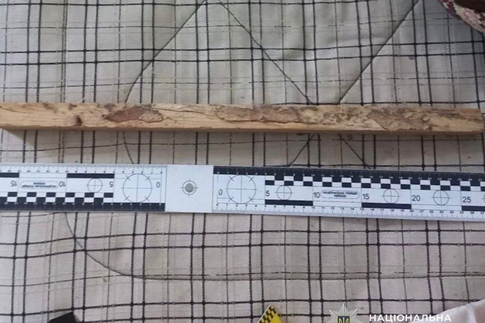 У Дніпрі чоловік до смерті забив цивільну дружину дерев’яною палицею