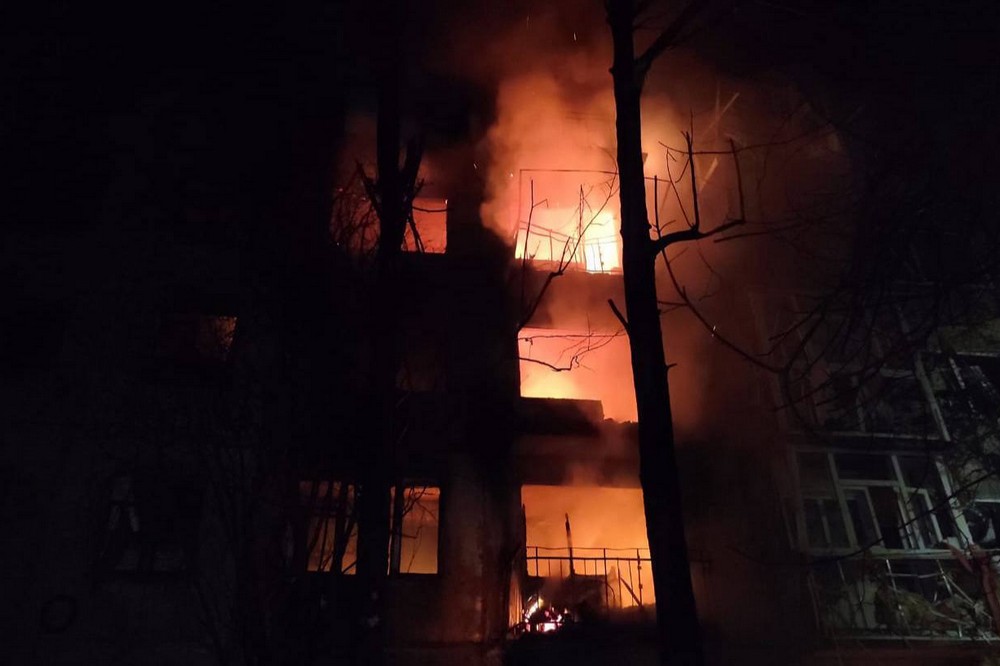10 постраждалих і пожежі: ворог атакував Синельниківщину і Нікопольщину цієї ночі і вранці (фото)