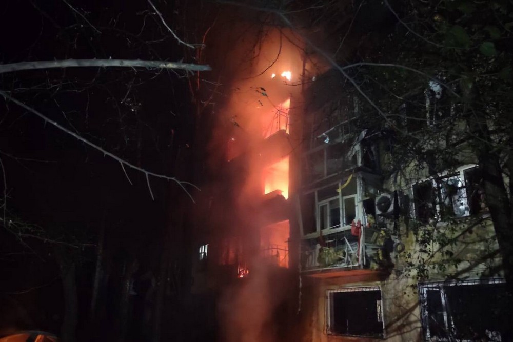 10 постраждалих і пожежі: ворог атакував Синельниківщину і Нікопольщину цієї ночі і вранці (фото)