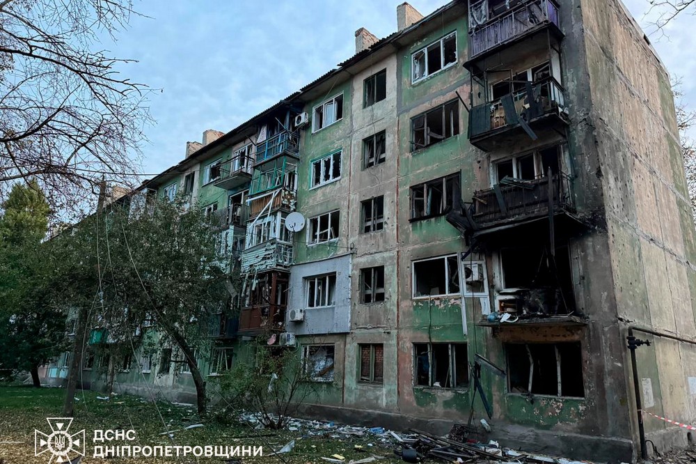 Фото наслідків удару по багатоповерхівкам на Дніпропетровщині показали у ДСНС
