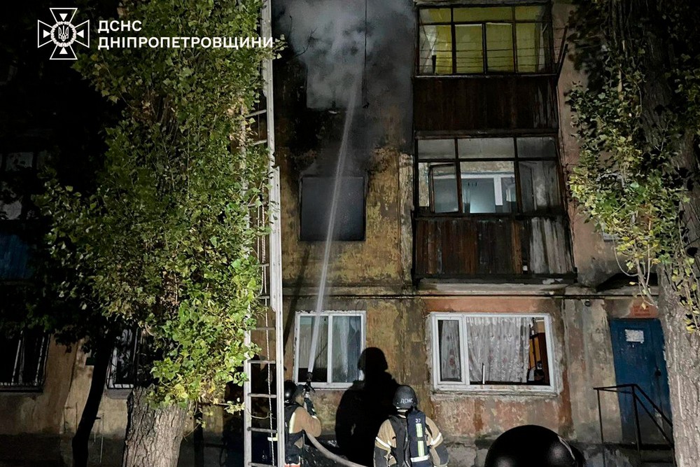 Фото наслідків удару по багатоповерхівкам на Дніпропетровщині показали у ДСНС