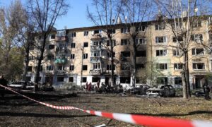 Побито 14 п’ятиповерхівок і магазин, 11 поранених: на Дніпропетровщині усувають наслідки нічної атаки (фото)