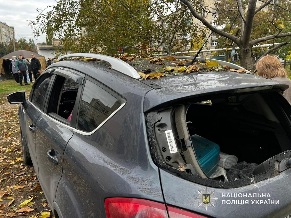 У Нікополі внаслідок удару по п’ятиповерхівці поранено жінку, ворог бив також по Павлограду, Самарівському і Синельниківському районах – поліція
