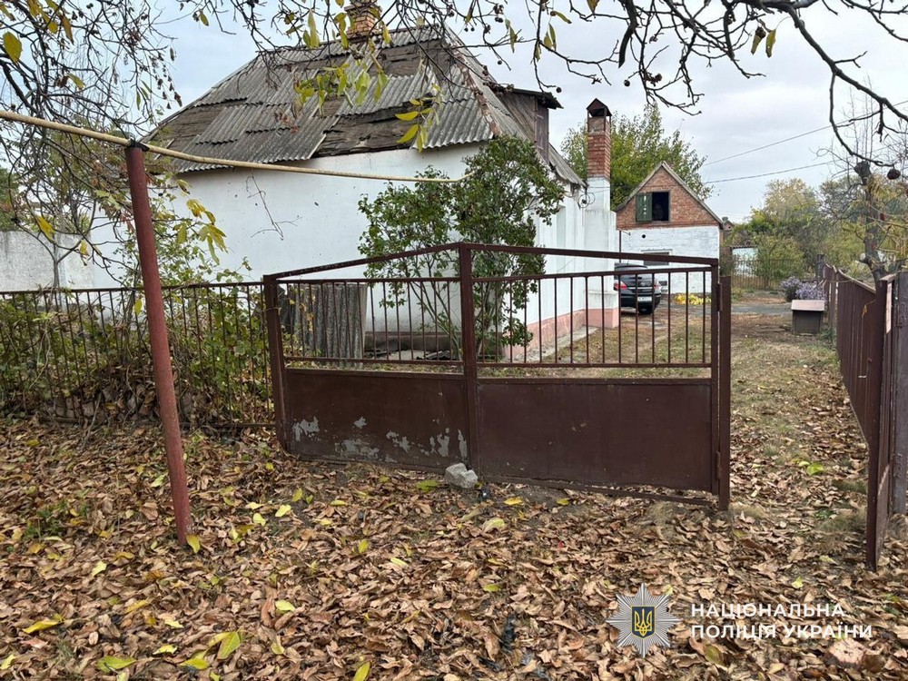 У Нікополі внаслідок удару по п’ятиповерхівці поранено жінку, ворог бив також по Павлограду, Самарівському і Синельниківському районах – поліція